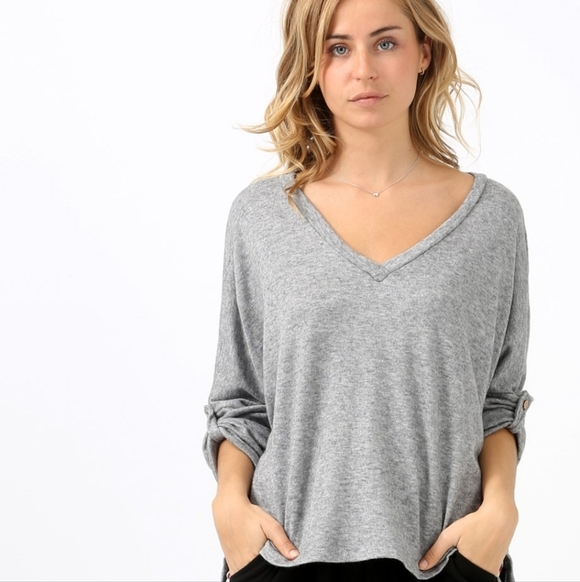 TNA Tops - TNA Heather Gray Long Sleeve V-Neck Top - Size M Great Condition